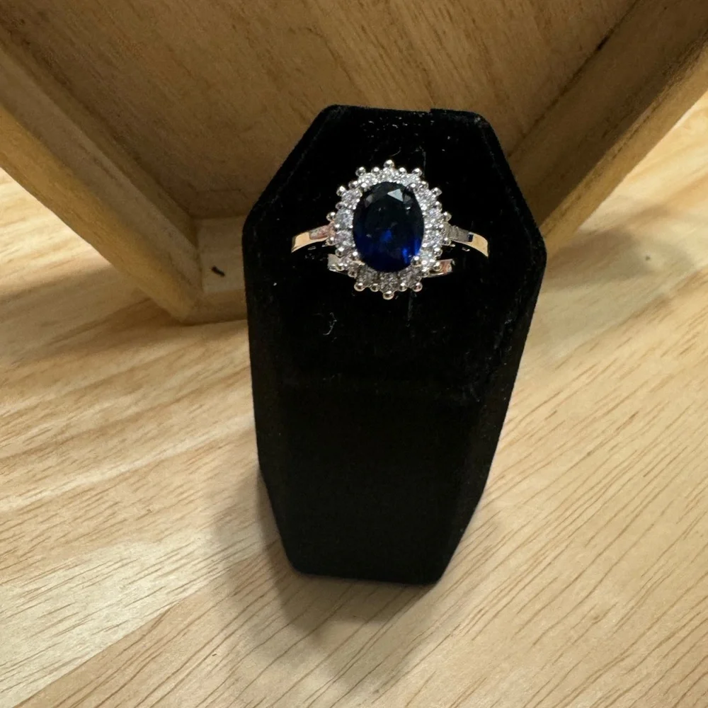 SIZE 10 WEDDING RING - Picture 6 of 9